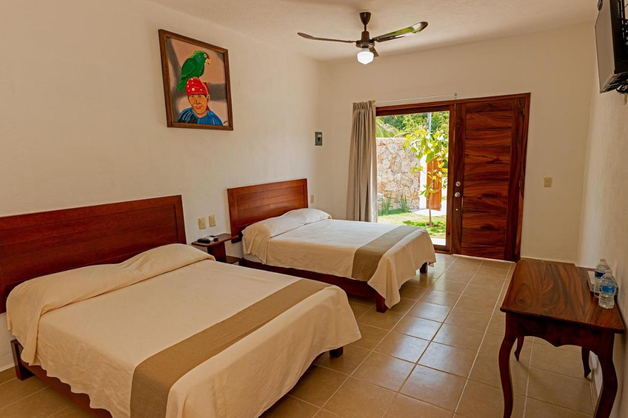 Hotel Casa Victoria Zihuatanejo Exterior photo